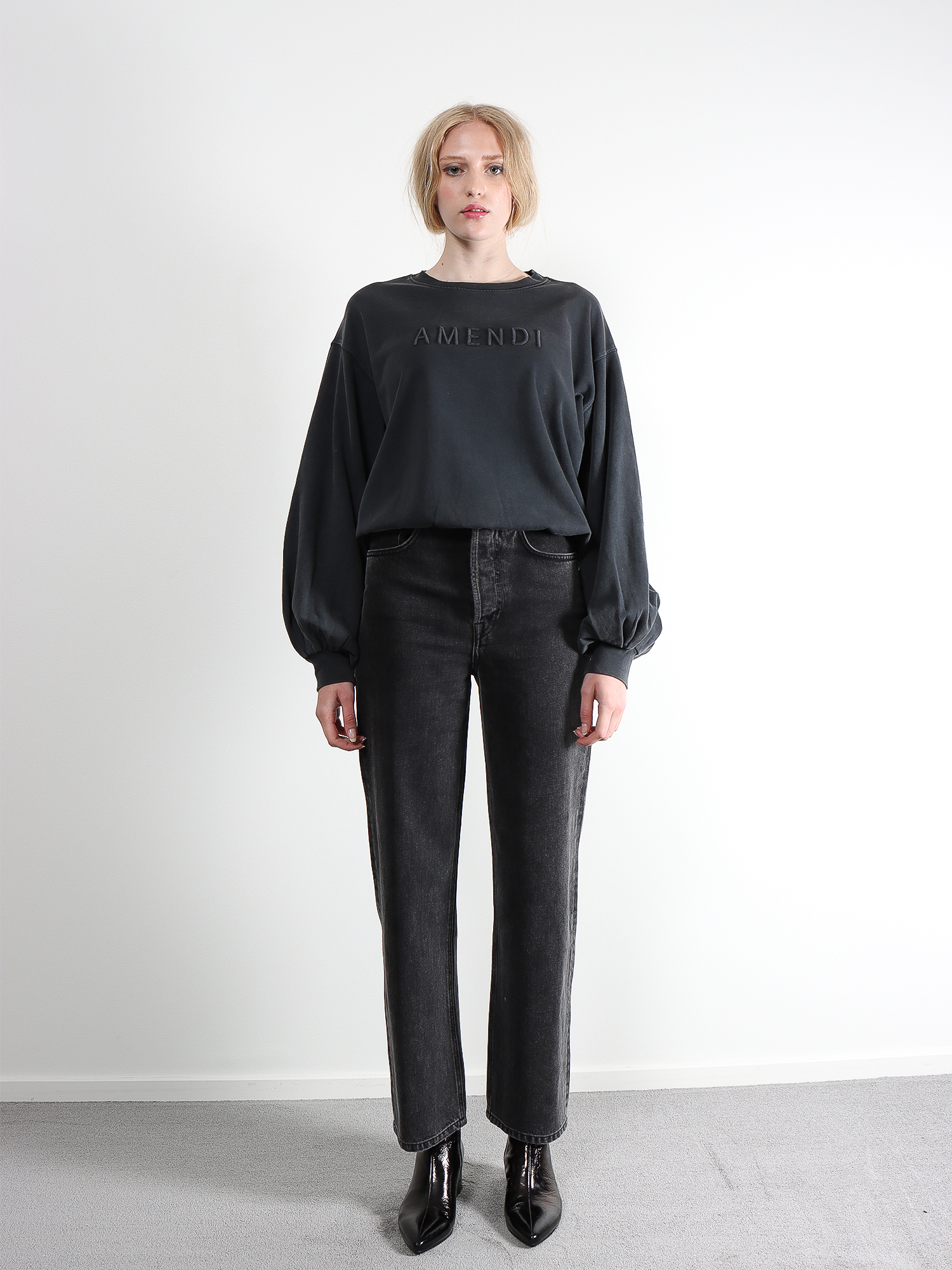Ines - Washed Black