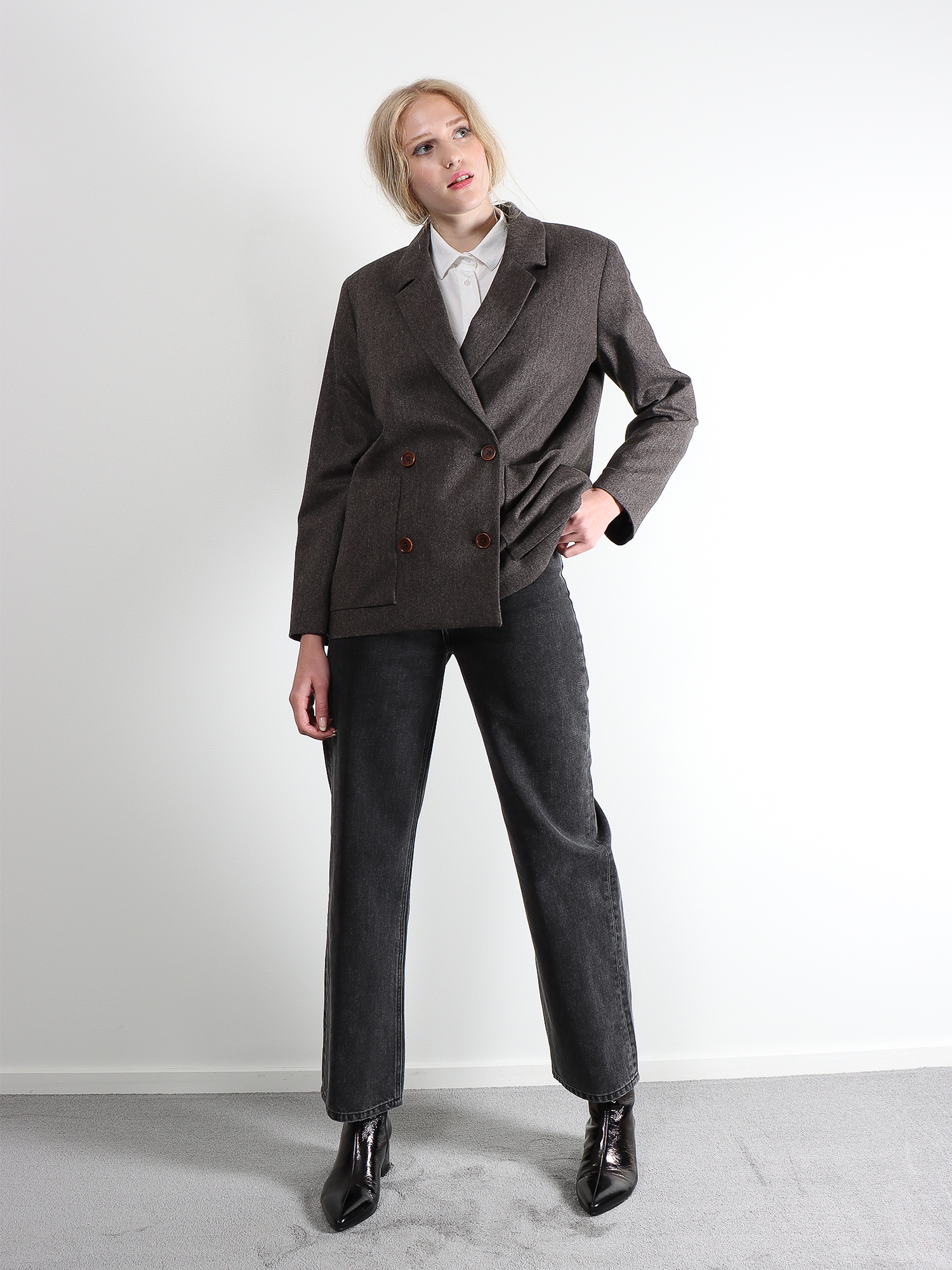 Ebba - Brown