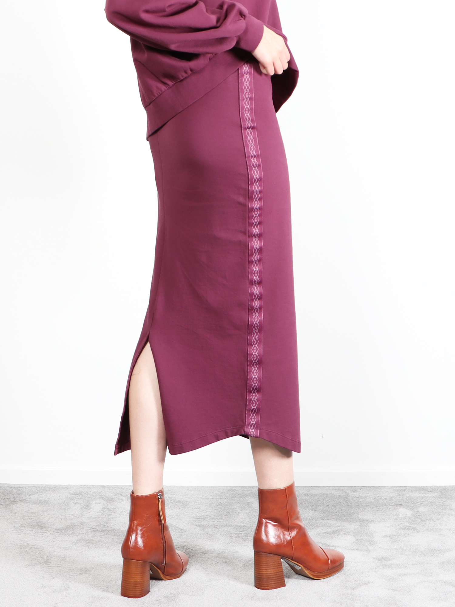 Elli - Maroon