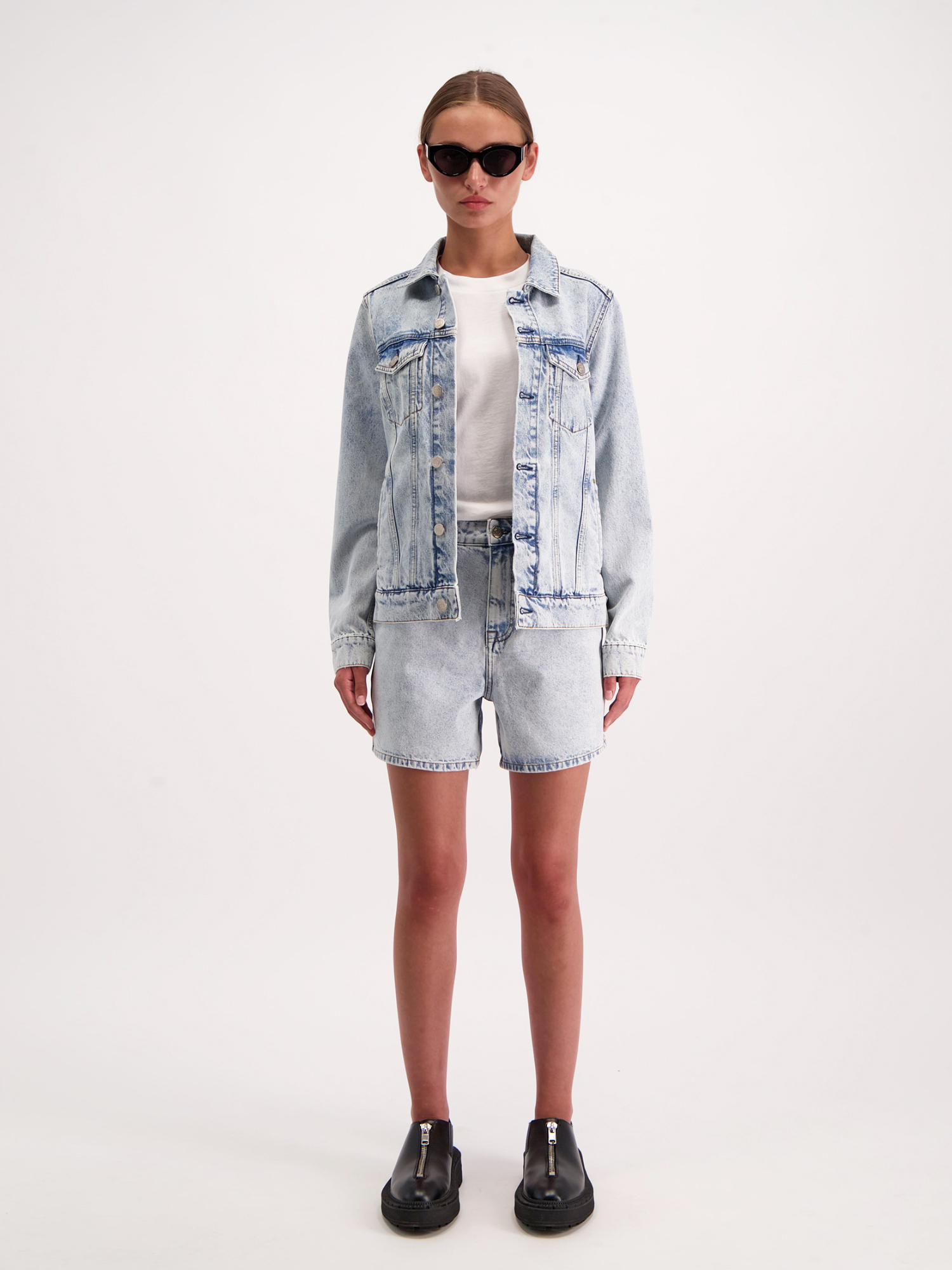 Shop Amendi Sylvia Denim Shorts In Arctic Ice